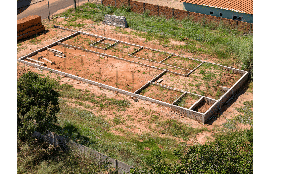 Fondations de maison sur un terrain pour projet de construction résidentielle
